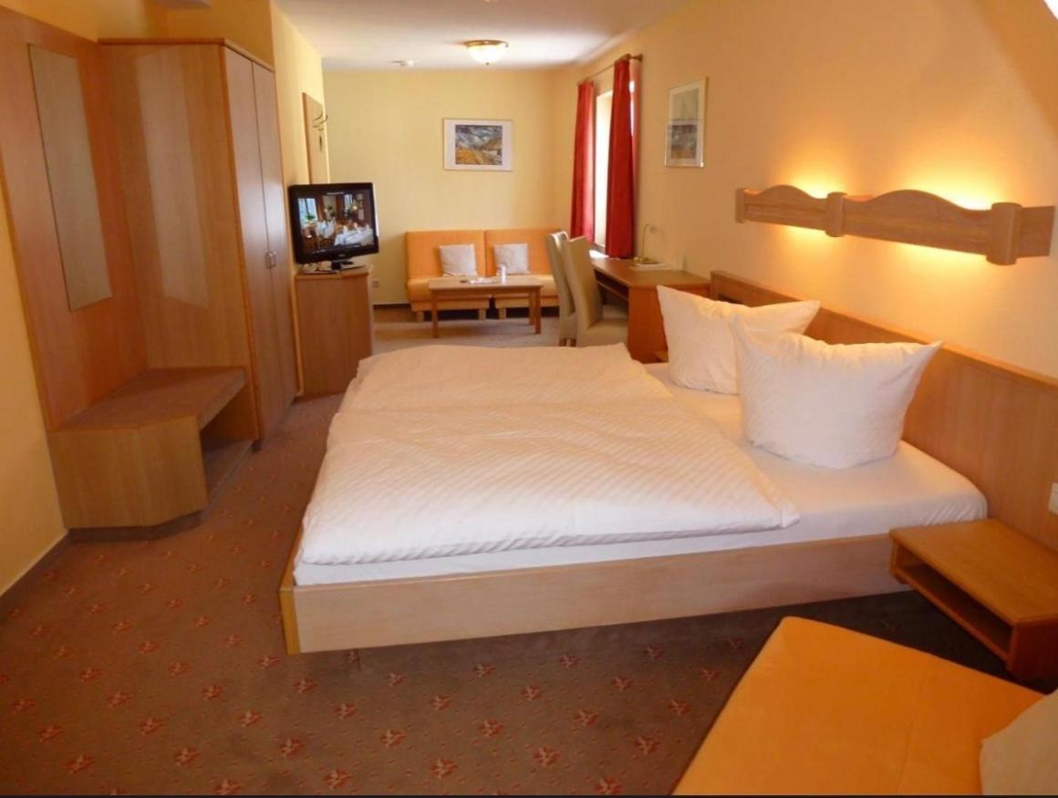 Hotel Gasthof Baeren Weingarten  Esterno foto